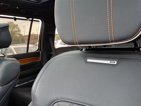 Used 2022 Jeep Grand Wagoneer Series III w/ Flexible Seating Group AWD/4WD image 26