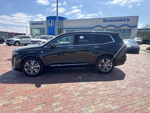 Used 2021 Cadillac XT6 Premium Luxury image 3