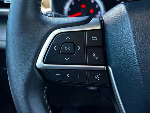 Used 2022 Toyota Highlander LE FWD image 15