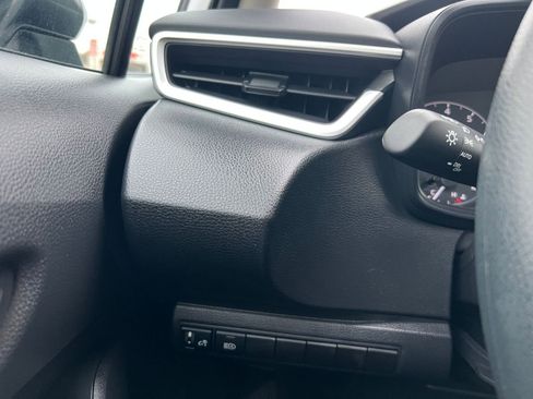 Used 2025 Toyota Corolla LE image 32