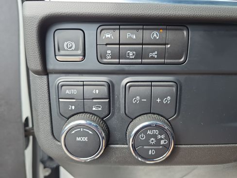 Used 2025 Chevrolet Tahoe Premier AWD/4WD image 27