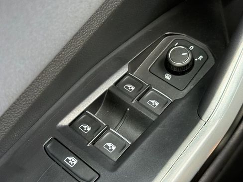 Certified 2025 Volkswagen Jetta SE w/ Sunroof Package FWD image 20