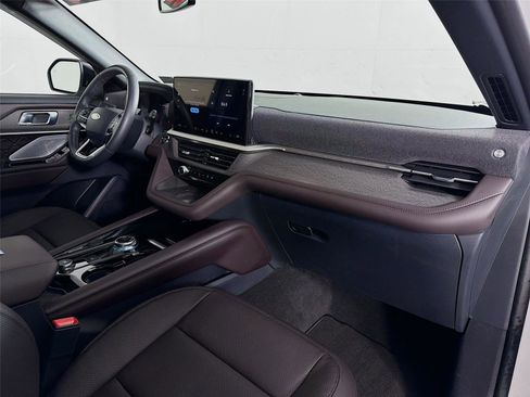 Used 2025 Ford Explorer Platinum w/ LUX Leather Package image 31