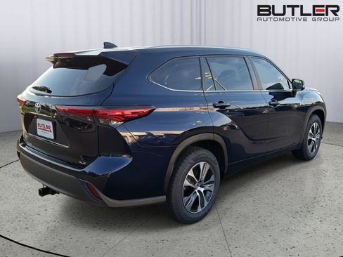 Used 2023 Toyota Highlander XLE FWD image 6