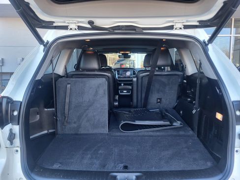 Used 2018 Toyota Highlander XLE image 18