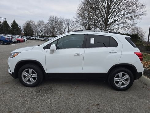 Used 2020 Chevrolet Trax LT w/ LT Convenience Package image 3