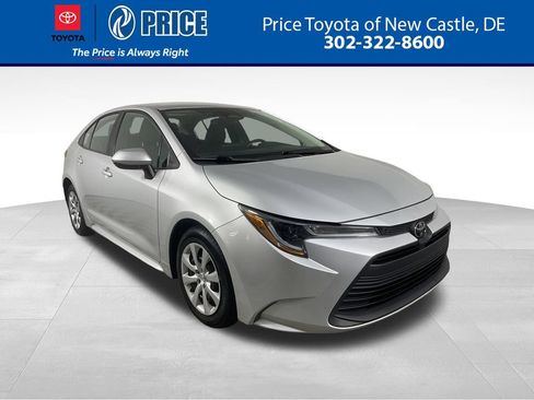 Used 2024 Toyota Corolla LE FWD image 1