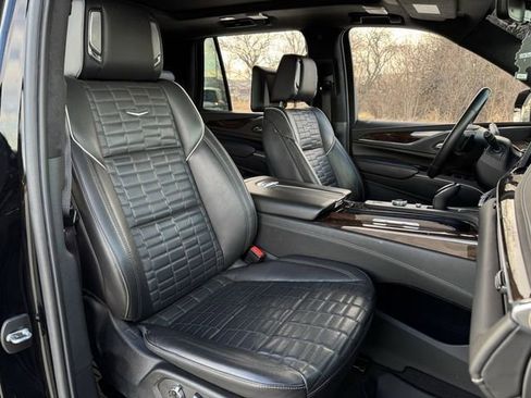 Certified 2023 Cadillac Escalade Premium Luxury Platinum image 33