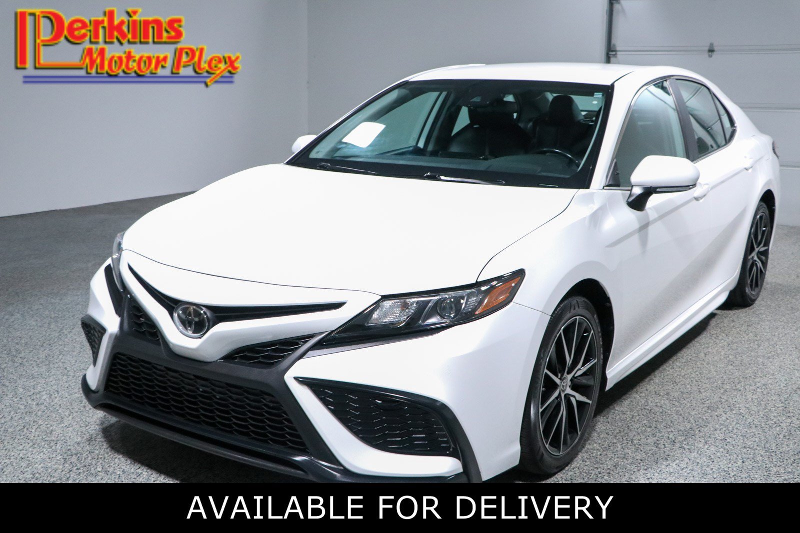 Used 2023 Toyota Camry SE FWD image 1