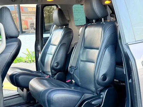 Used 2015 Toyota Sienna SE FWD image 17