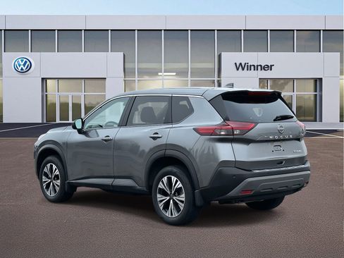 Used 2023 Nissan Rogue SV image 2