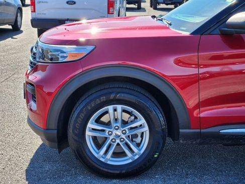 Used 2023 Ford Explorer XLT image 8