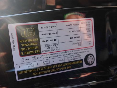 Used 2026 Mercedes-Benz GLB 250 4MATIC image 32