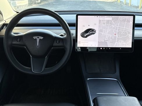 Used 2021 Tesla Model 3 Standard Range Plus image 4