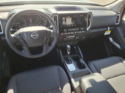 New 2026 Nissan Frontier SV w/ SV Convenience Package