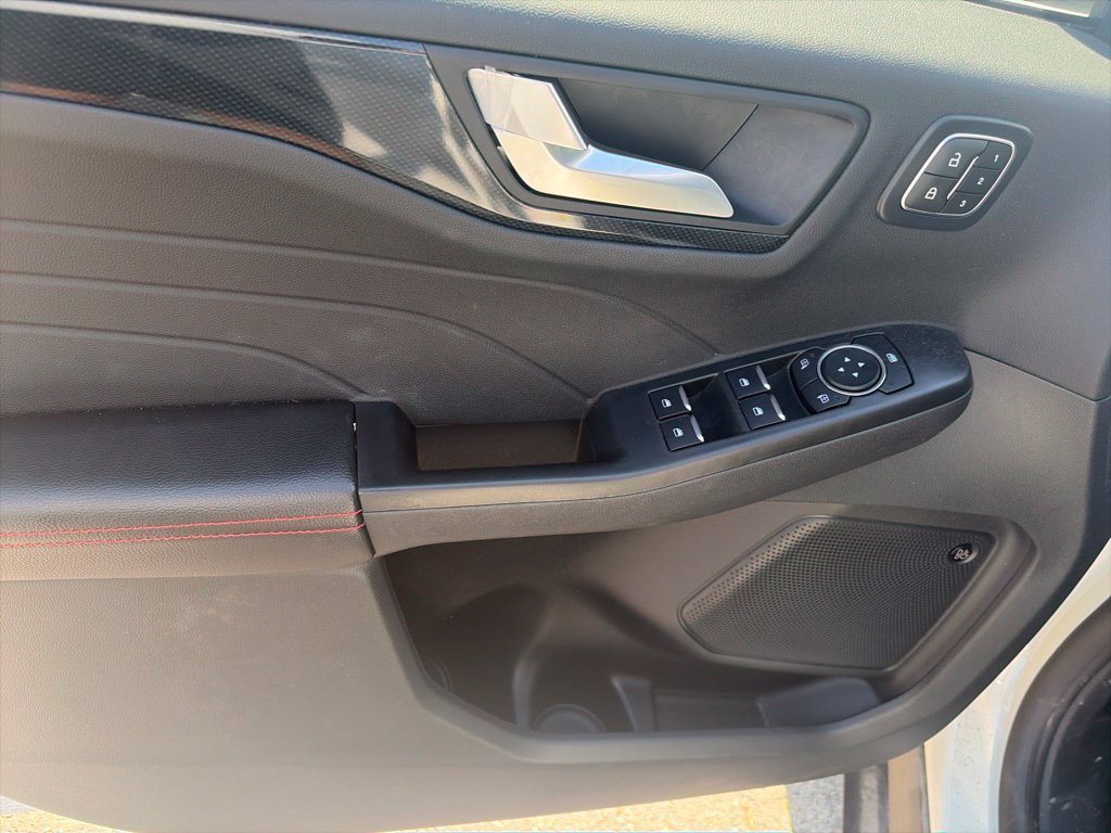 Used 2025 Ford Escape ST-Line Elite w/ Premium Technology Package AWD/4WD image 17