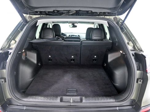 Used 2019 Jeep Cherokee Latitude Plus w/ Comfort/Convenience Group AWD/4WD image 34