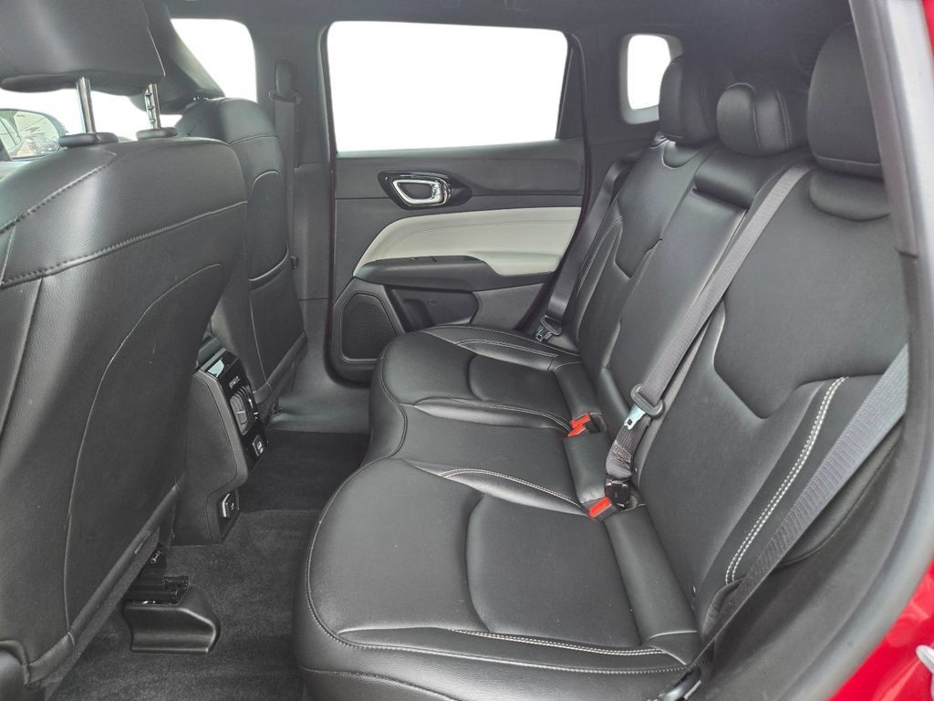 Used 2025 Jeep Compass Limited AWD/4WD image 18