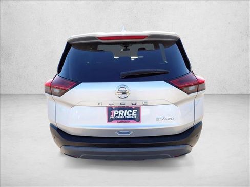 Used 2021 Nissan Rogue SV image 3