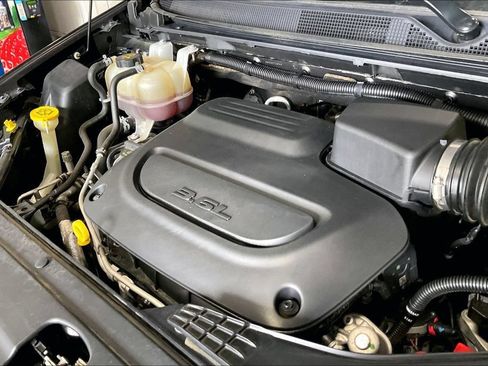 Used 2023 Chrysler Voyager LX FWD image 29