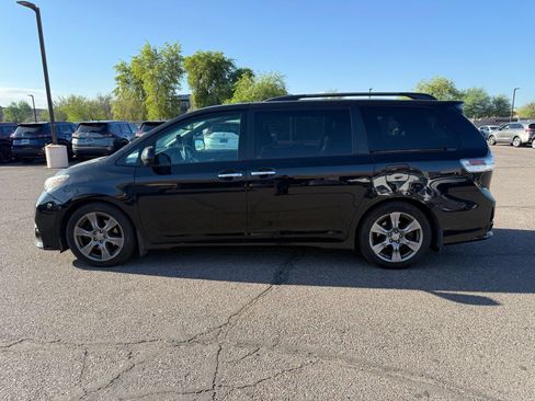 Used 2017 Toyota Sienna SE FWD image 7