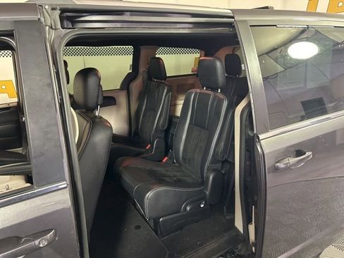 Used 2018 Dodge Grand Caravan SXT FWD image 31