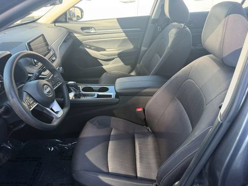 Used 2023 Nissan Altima 2.5 SV FWD image 12
