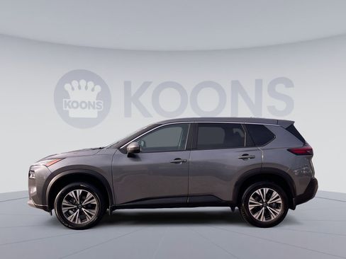 Used 2023 Nissan Rogue SV image 2