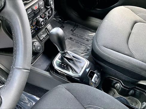 Used 2022 Jeep Renegade Altitude AWD/4WD image 13
