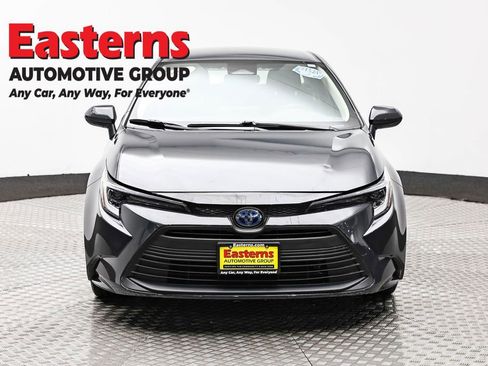 Used 2023 Toyota Corolla LE image 2