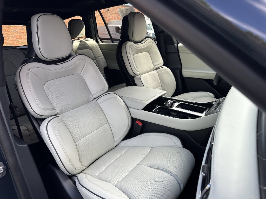 Used 2026 Lincoln Aviator Black Label AWD/4WD image 28