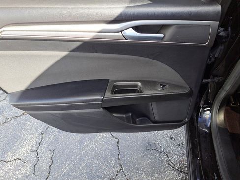 Used 2019 Ford Fusion SE image 9