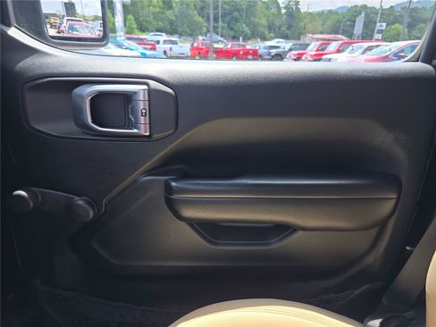Used 2018 Jeep Wrangler Unlimited Sport AWD/4WD image 22