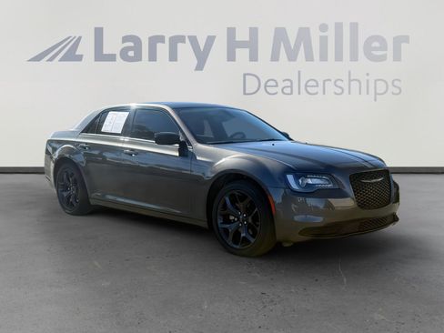 Used 2023 Chrysler 300 Touring w/ Sport Appearance Package image 8