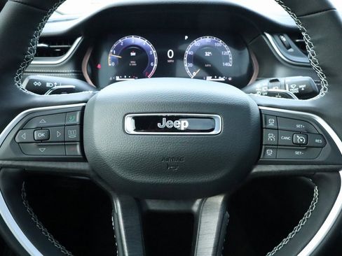 New 2025 Jeep Grand Cherokee Limited w/ Luxury Tech Group II image 3