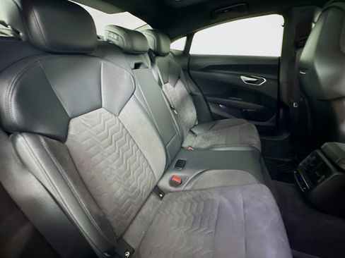 Used 2024 Audi e-tron GT Premium Plus image 28