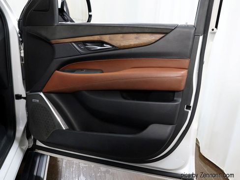 Used 2017 Cadillac Escalade ESV Premium Luxury image 35