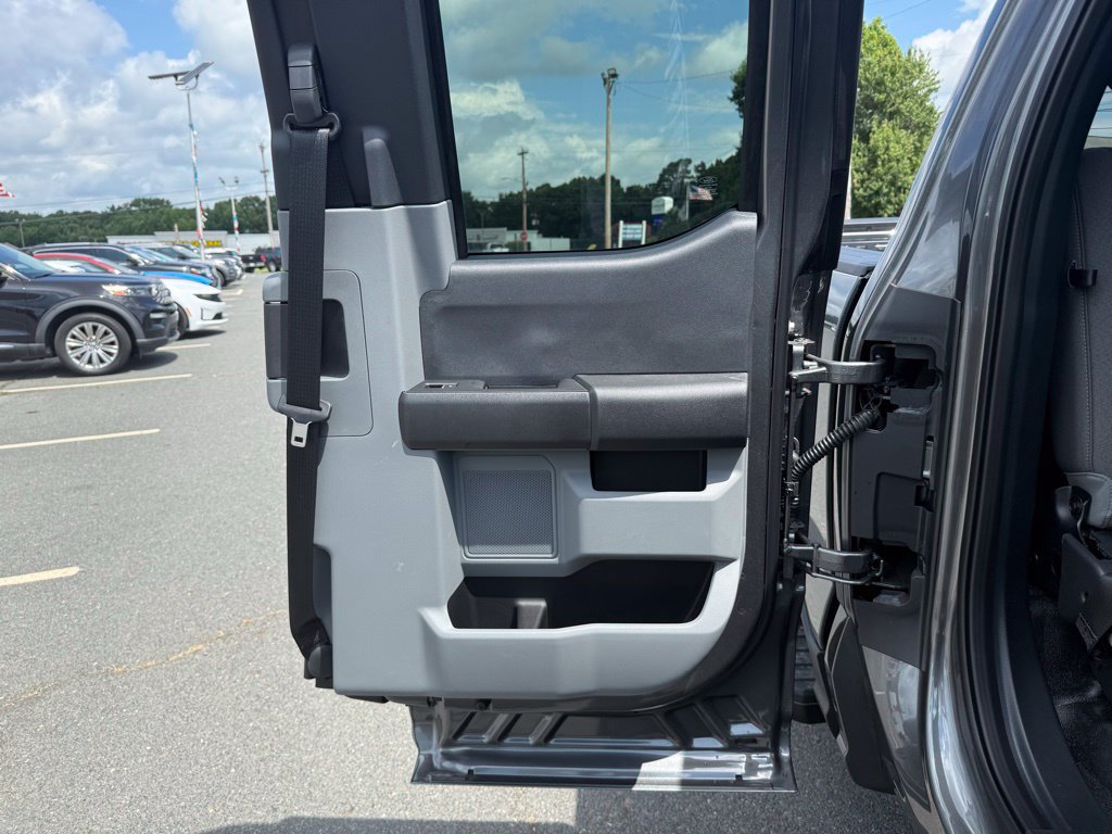 New 2025 Ford F350 XL w/ 360-Degree Camera Package RWD image 35