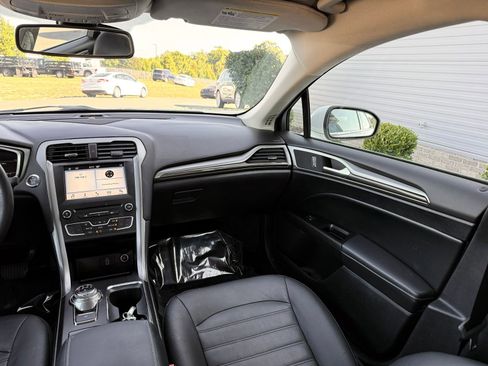 Used 2018 Ford Fusion SE w/ Equipment Group 602A FWD image 23
