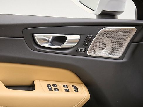 Certified 2023 Volvo XC60 B5 Ultimate w/ Climate Package image 12