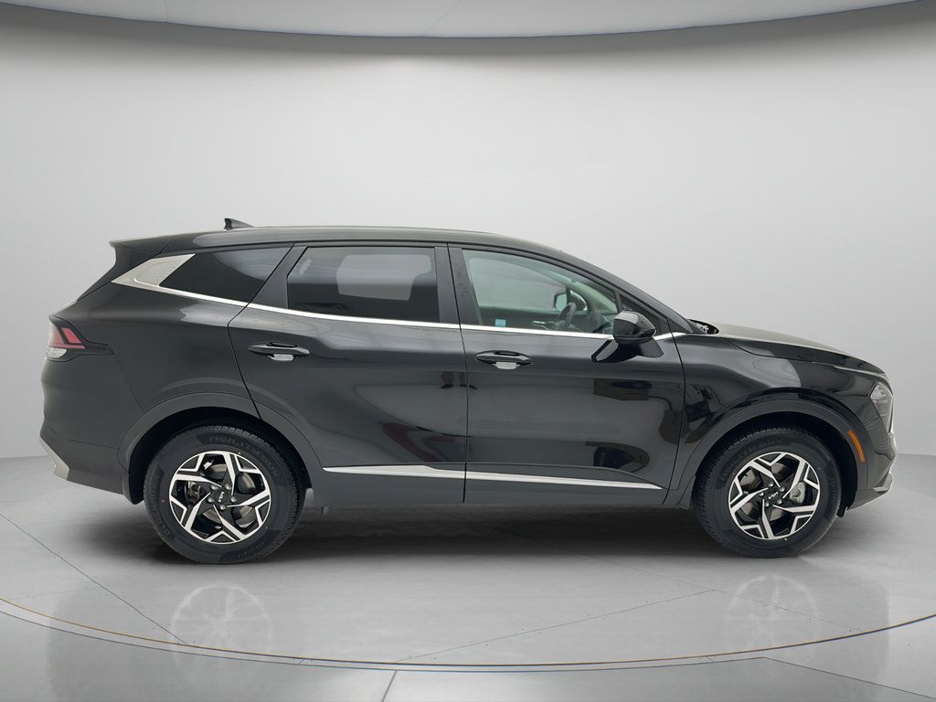 Used 2023 Kia Sportage LX AWD/4WD image 6