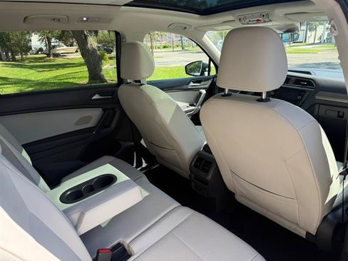 Used 2020 Volkswagen Tiguan SEL FWD image 20