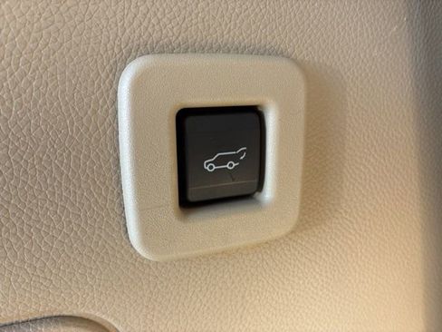 Used 2016 Lincoln Navigator Reserve image 11