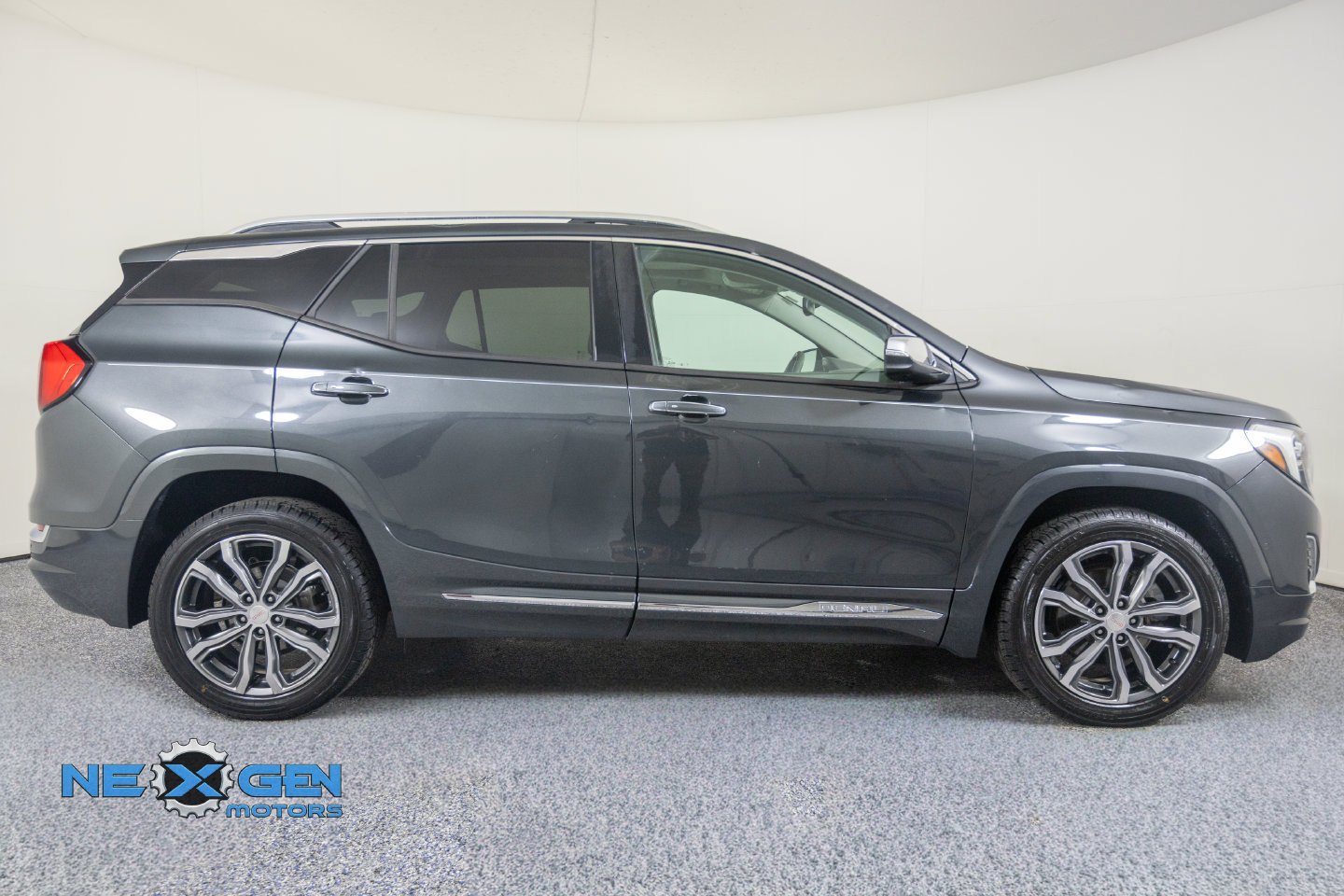 Used 2018 GMC Terrain Denali w/ Advanced Safety Package FWD image 37