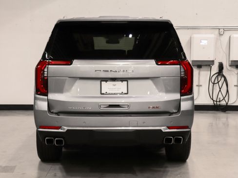 Used 2025 GMC Yukon XL Denali AWD/4WD image 4