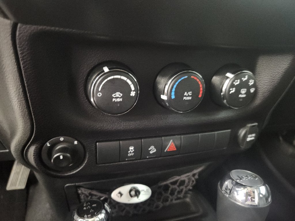 Used 2016 Jeep Wrangler Unlimited Sport w/ Quick Order Package 24S AWD/4WD image 28