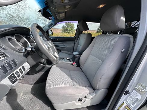 Used 2012 Toyota Tacoma PreRunner image 10