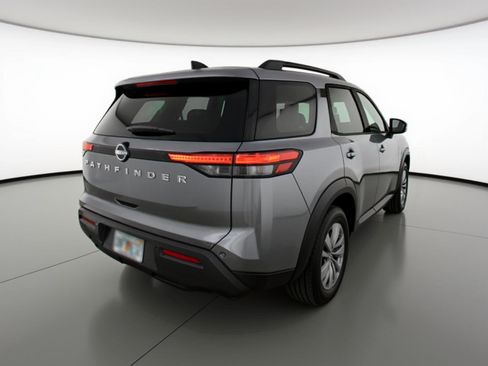 Used 2025 Nissan Pathfinder SV image 9