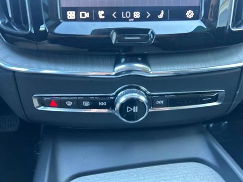 Used 2025 Volvo XC60 B5 Plus AWD/4WD image 27