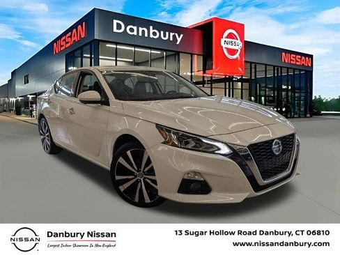 Certified 2022 Nissan Altima 2.5 Platinum image 1